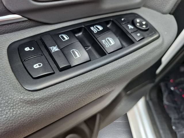 2017 RAM 1500 Big Horn Crew Cab 4x4 5'7" Box