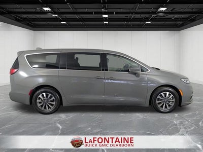 2022 Chrysler Pacifica Hybrid Touring L