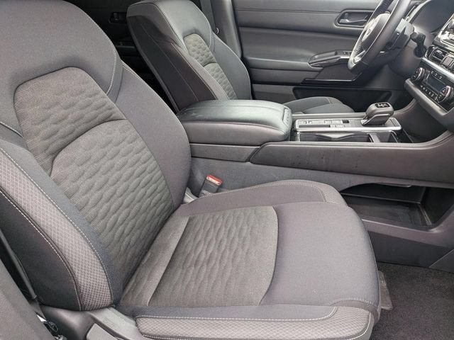 2025 Nissan Pathfinder SV FWD
