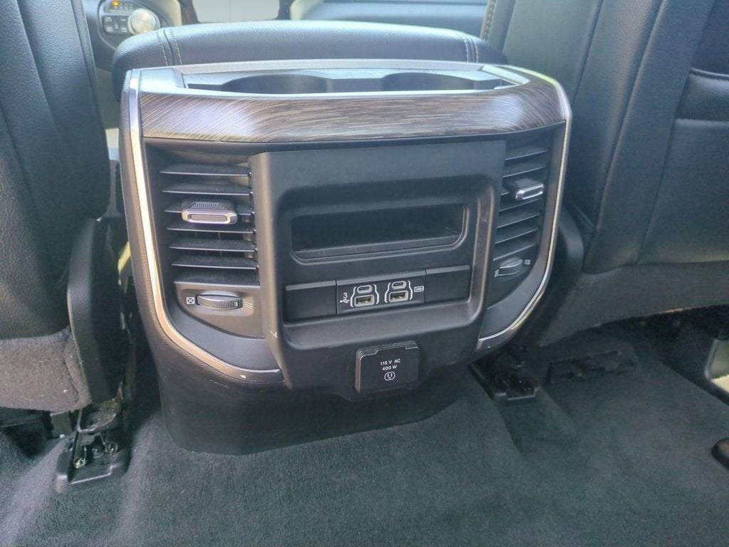 2020 RAM 1500 Laramie Crew Cab 4x4 5'7" Box