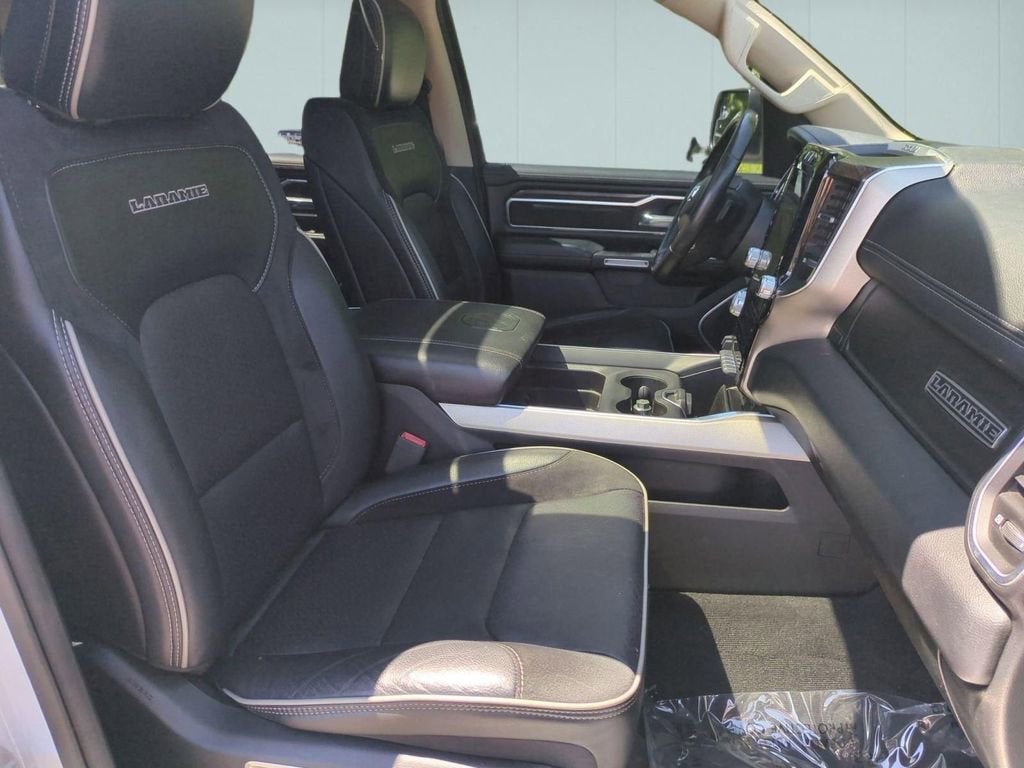 2020 RAM 1500 Laramie Crew Cab 4x4 5'7" Box