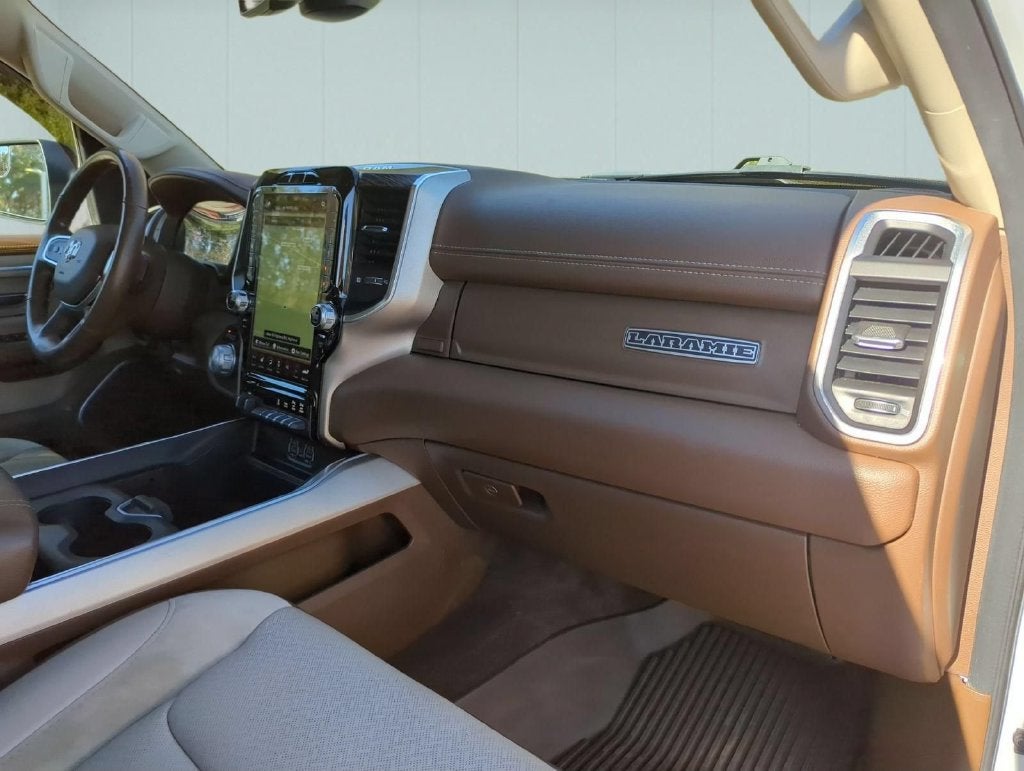 2020 RAM 1500 Laramie Crew Cab 4x4 5'7" Box