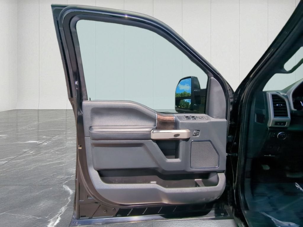 2022 Ford F-350 LARIAT