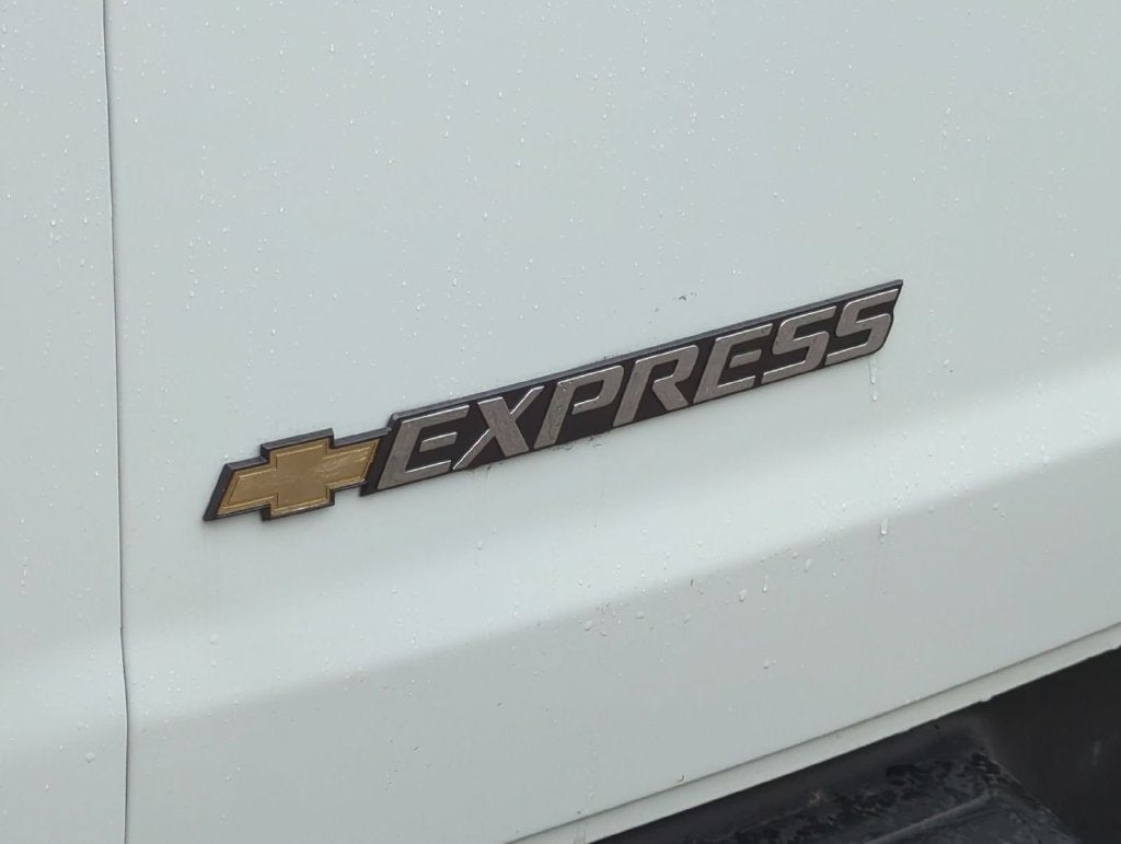 2025 Chevrolet Express Cargo WT