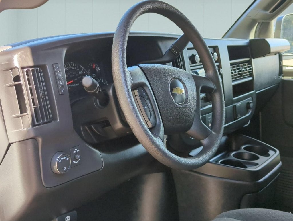 2025 Chevrolet Express Cargo WT