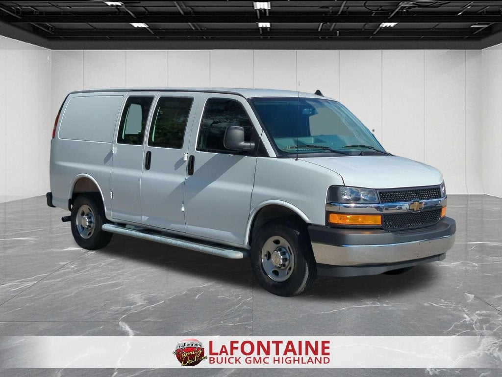 2025 Chevrolet Express Cargo WT