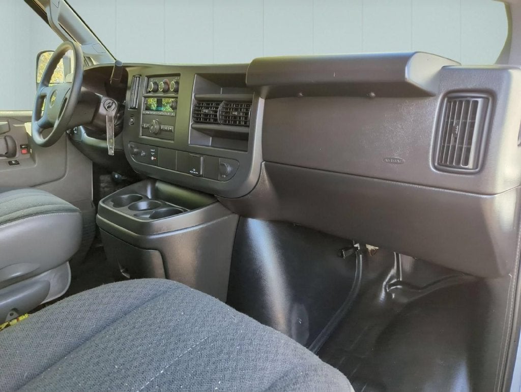 2025 Chevrolet Express Cargo WT