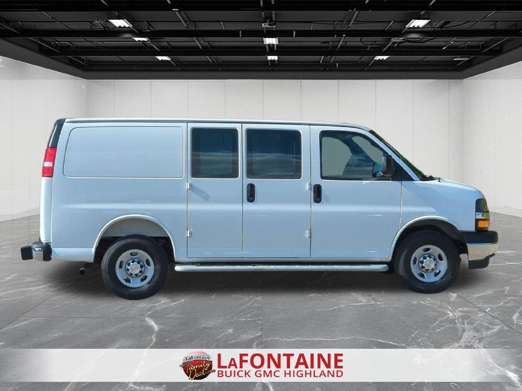 2025 Chevrolet Express Cargo WT