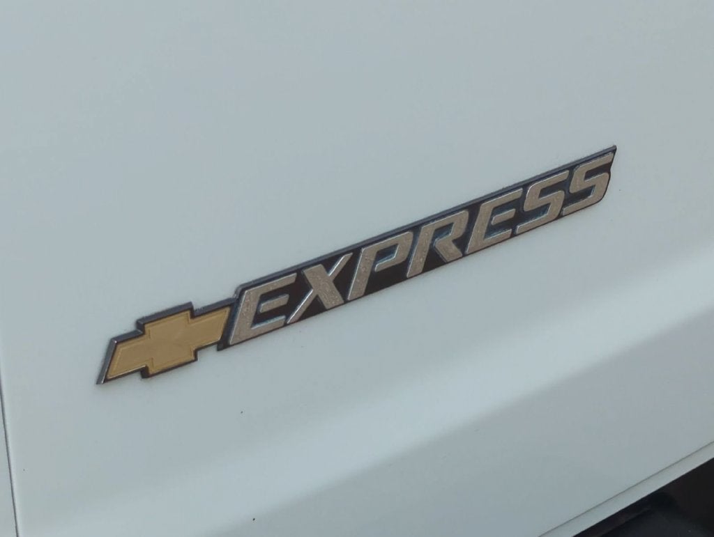 2025 Chevrolet Express Cargo WT