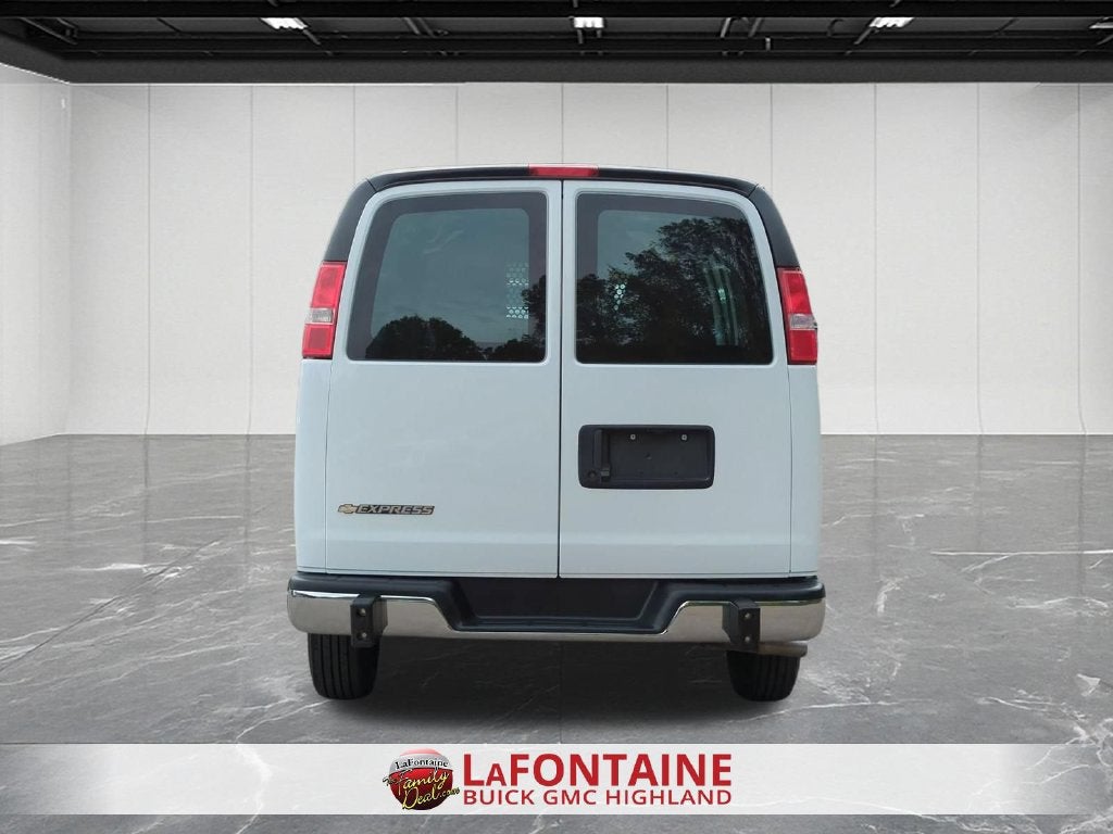 2025 Chevrolet Express Cargo WT