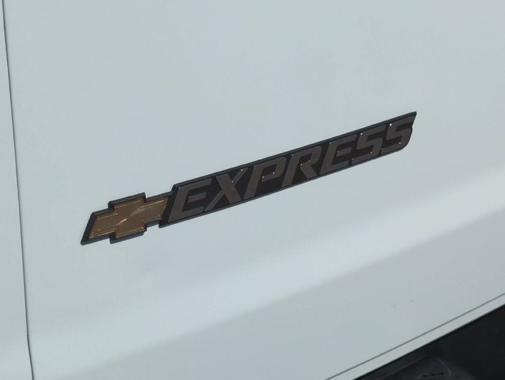 2025 Chevrolet Express Cargo WT