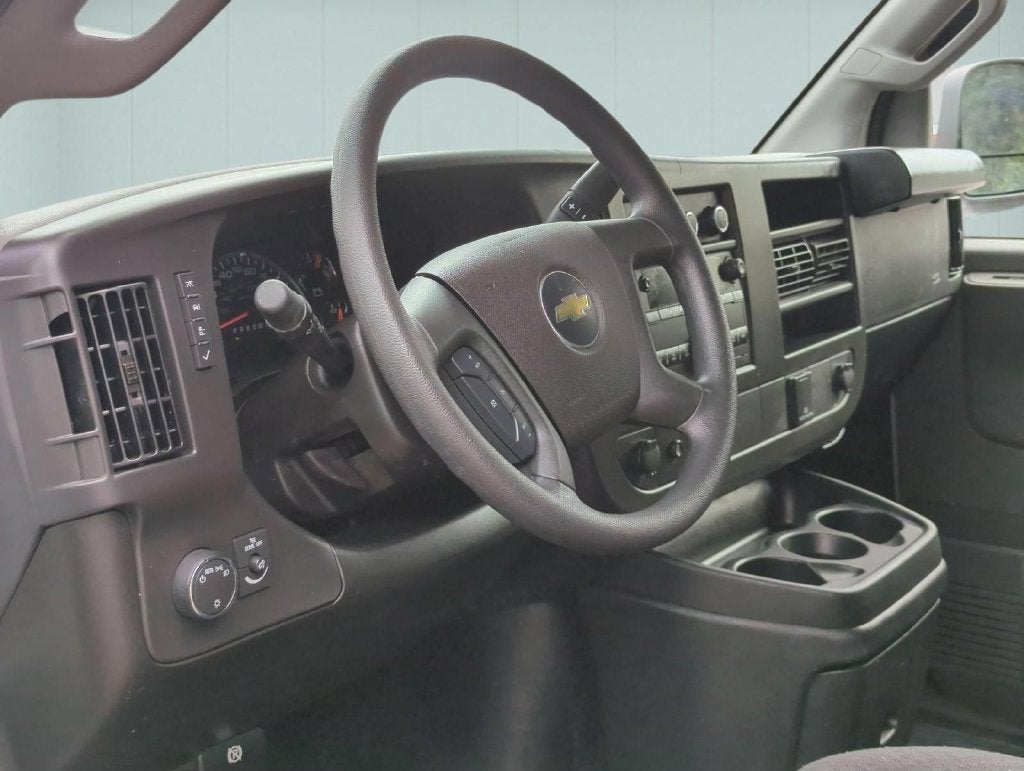 2025 Chevrolet Express Cargo WT