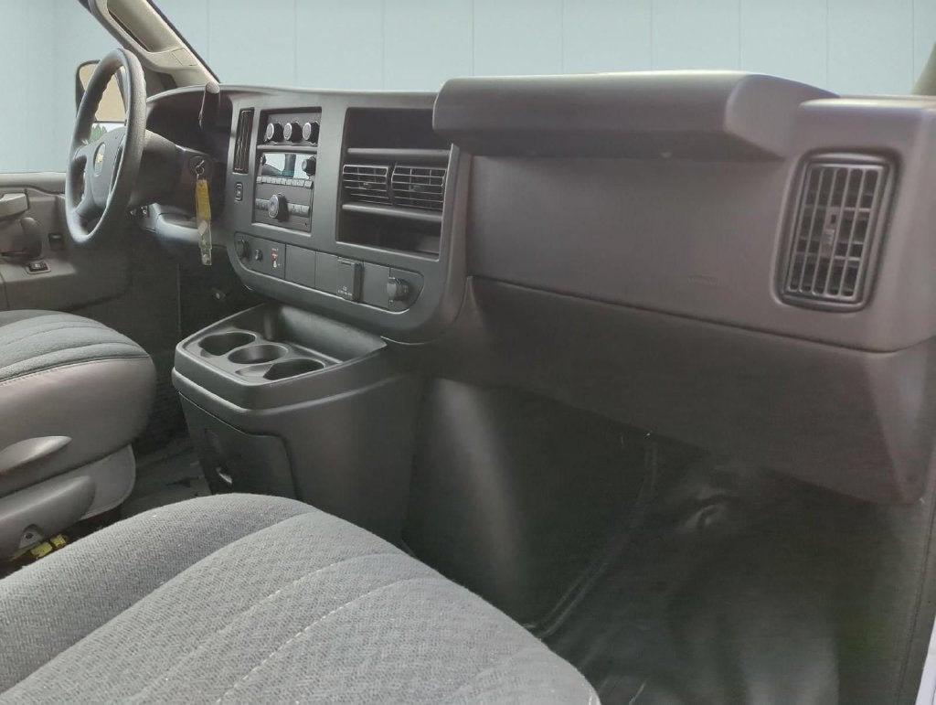 2025 Chevrolet Express Cargo WT
