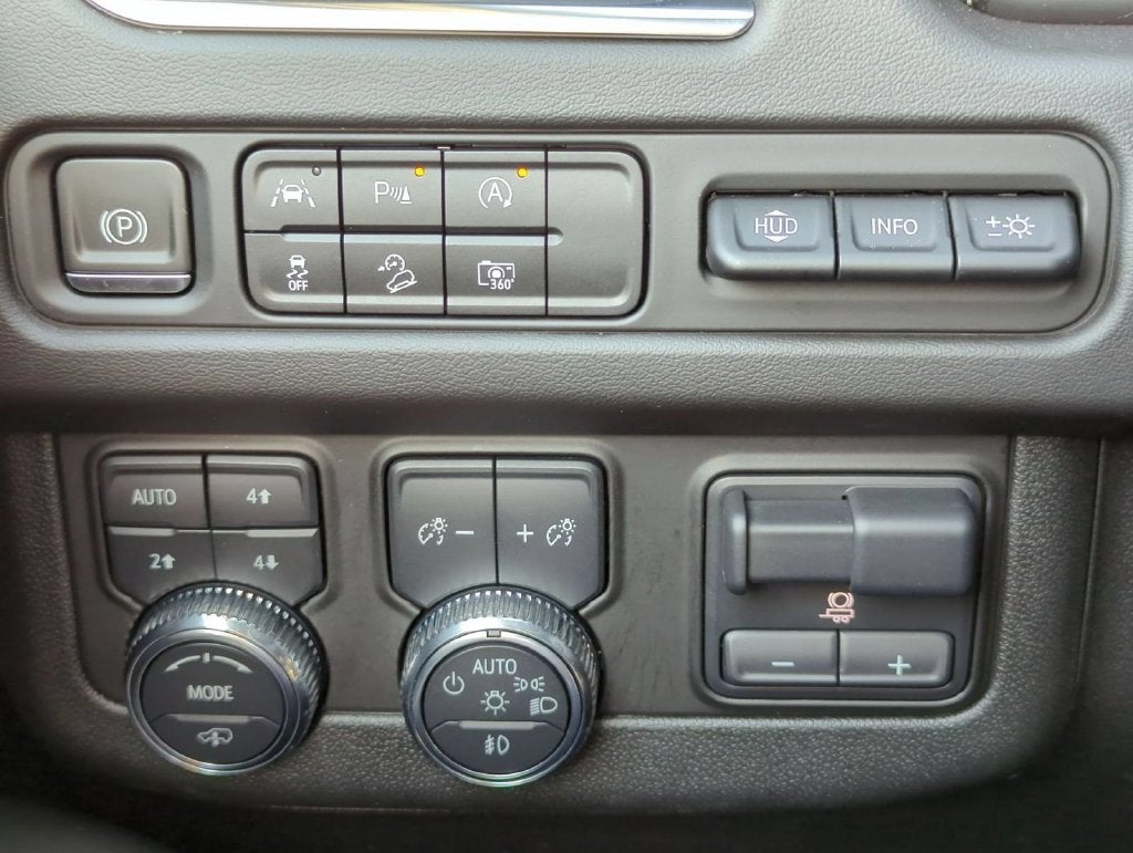 2023 GMC Yukon XL AT4
