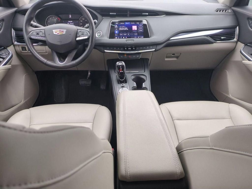 2023 Cadillac XT4 Luxury