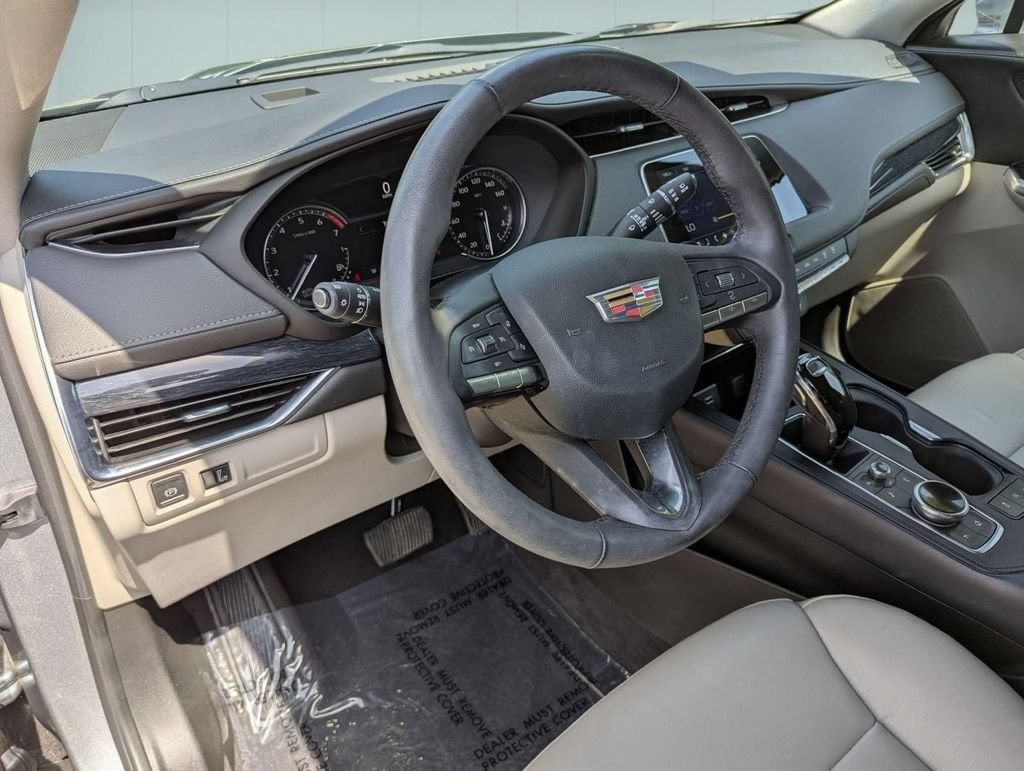 2023 Cadillac XT4 Premium Luxury