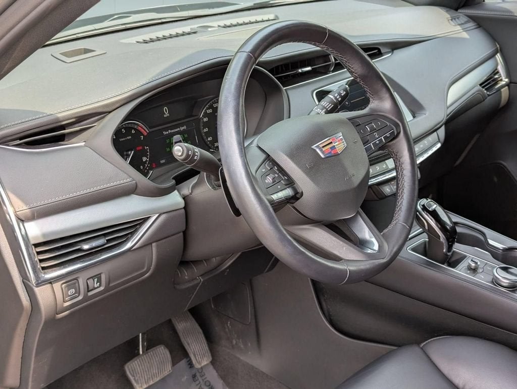 2023 Cadillac XT4 AWD Premium Luxury