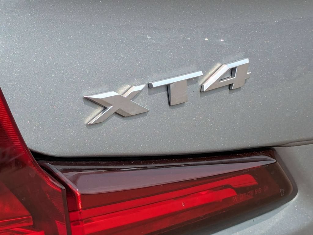 2023 Cadillac XT4 AWD Premium Luxury