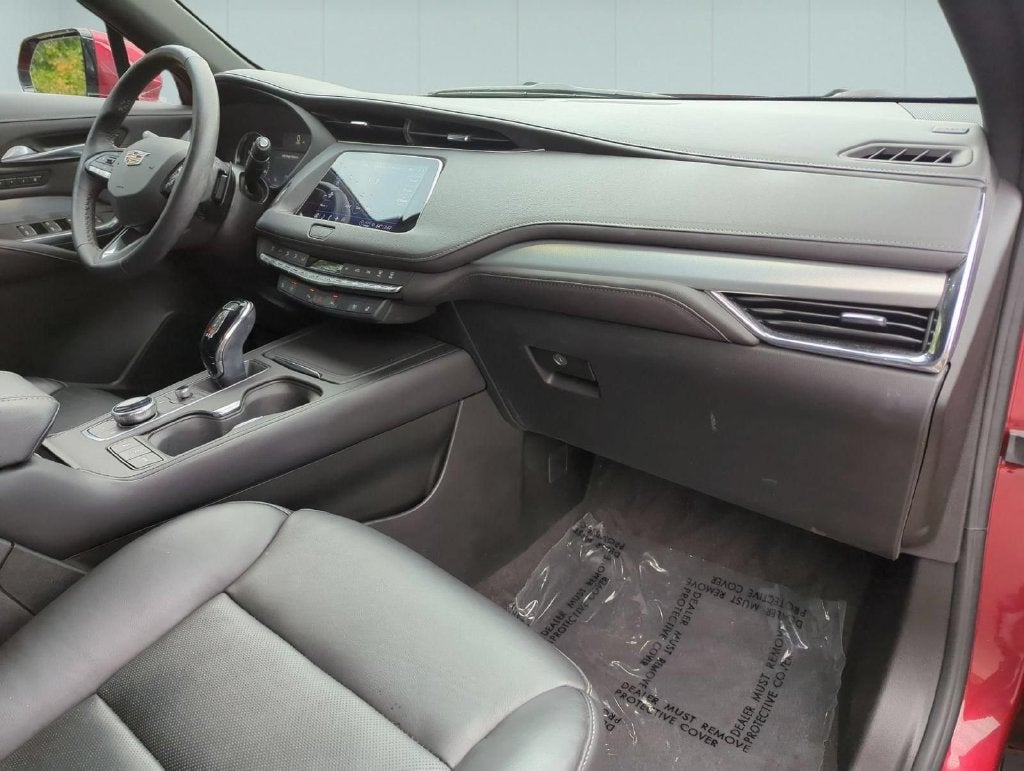 2023 Cadillac XT4 Premium Luxury