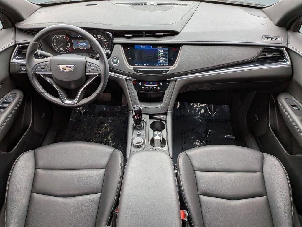 2025 Cadillac XT6 Luxury