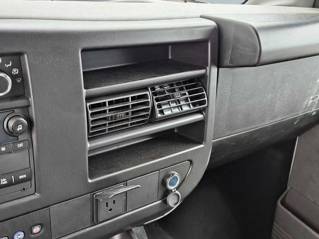 2024 GMC Savana Cutaway 3500 1WT