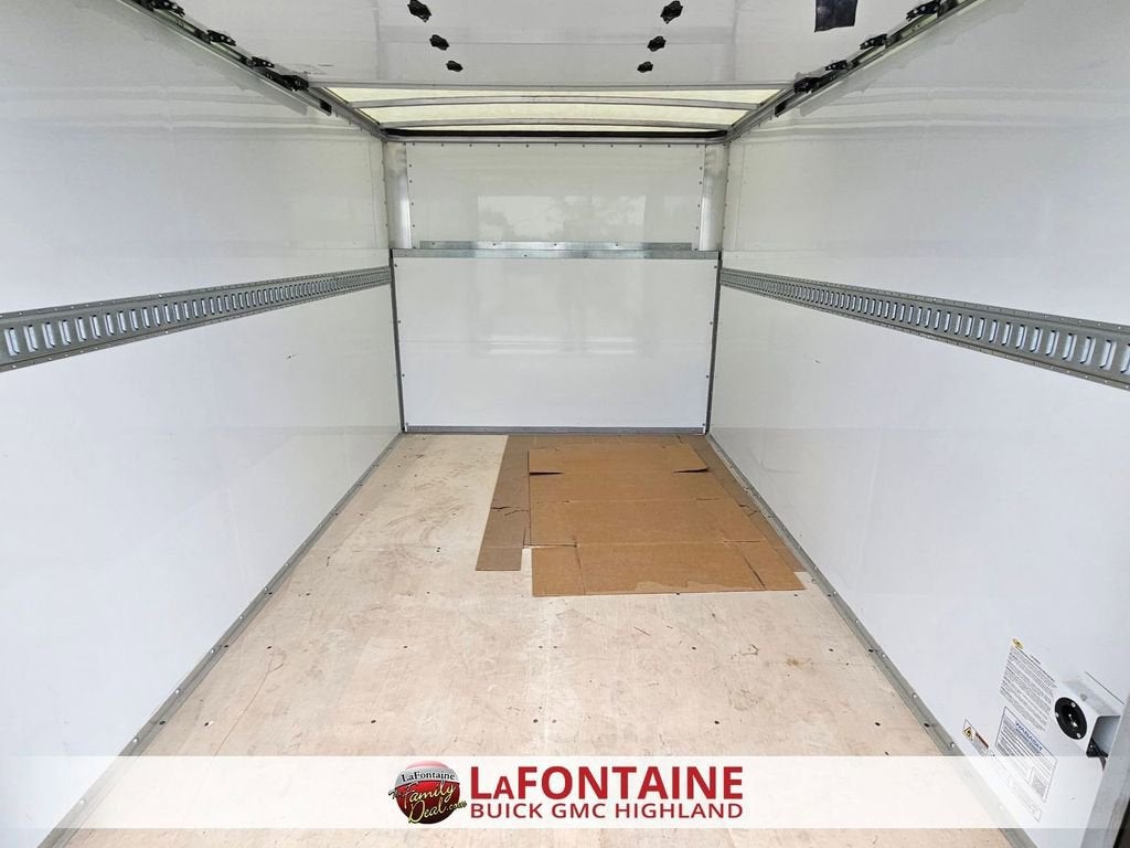 2024 GMC Savana Cutaway 3500 1WT