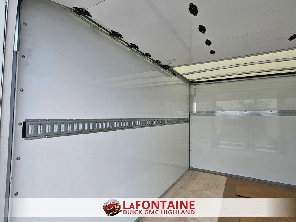 2024 GMC Savana Cutaway 3500 1WT