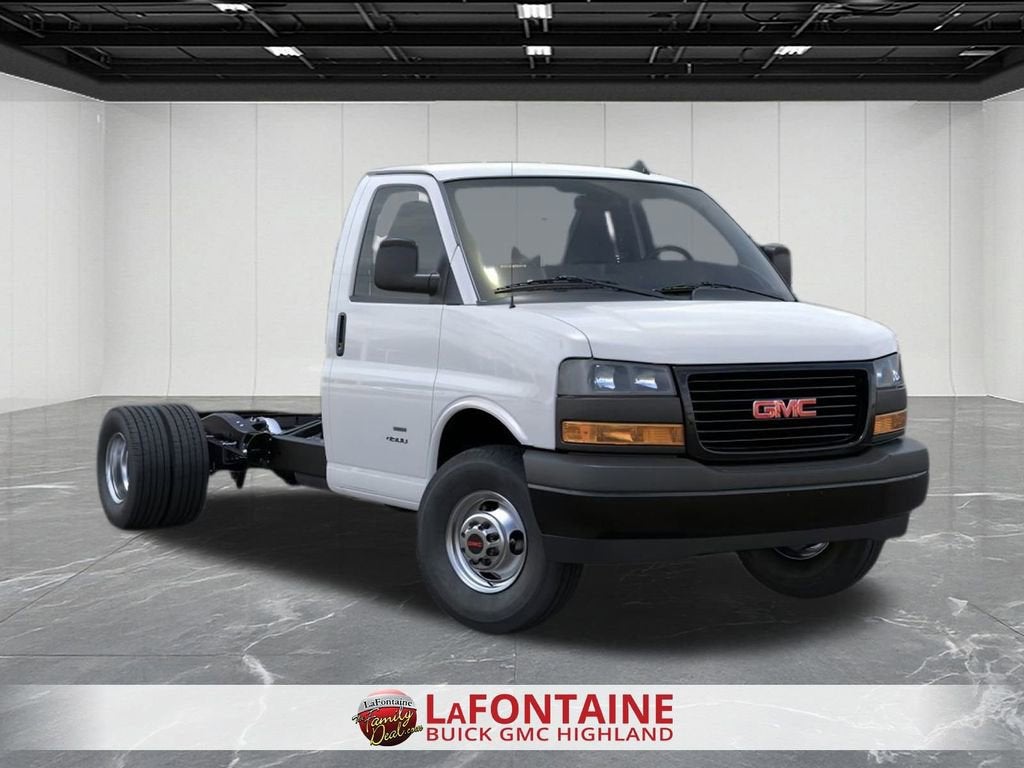 2025 GMC Savana Cutaway 3500 1WT