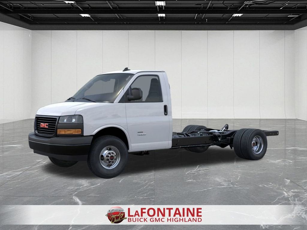 2025 GMC Savana Cutaway 3500 1WT