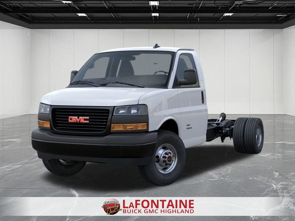 2025 GMC Savana Cutaway 3500 1WT