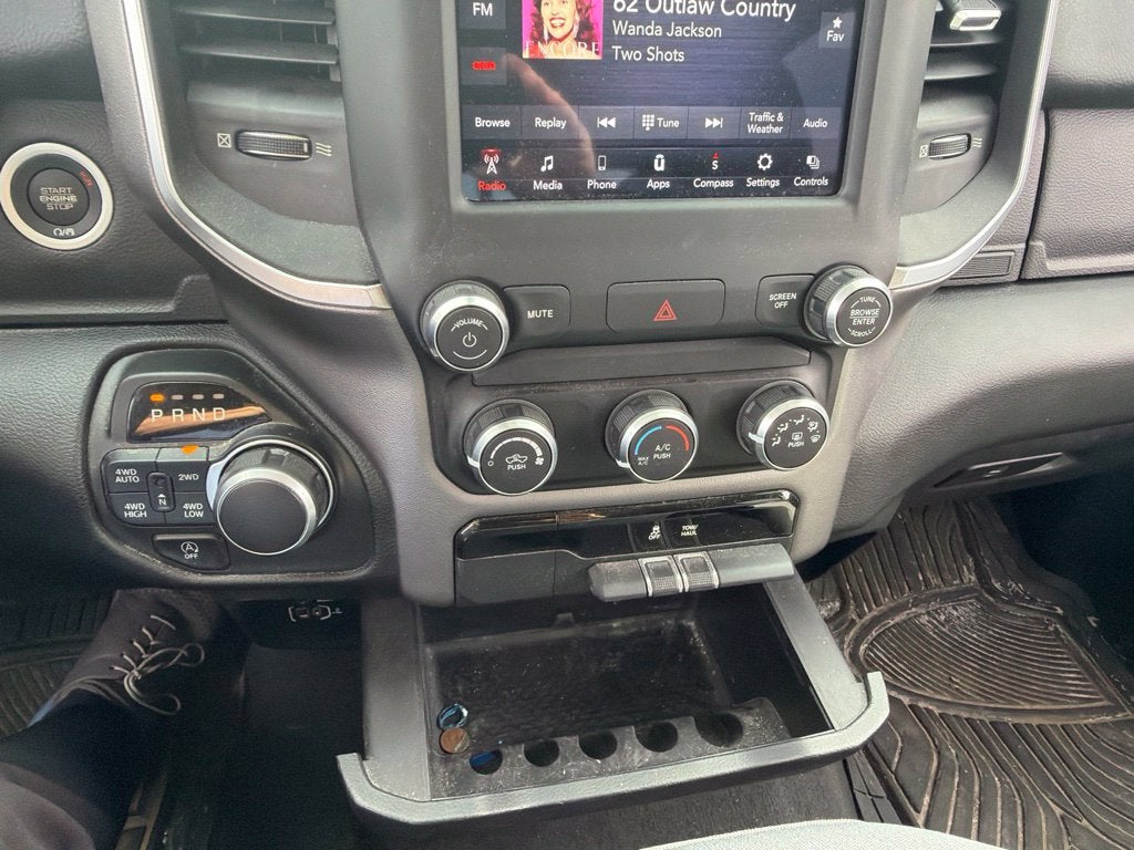 2020 RAM 1500 Big Horn Crew Cab 4x4 5'7" Box