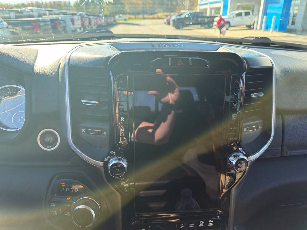 2020 RAM 1500 Big Horn Crew Cab 4x4 5'7" Box