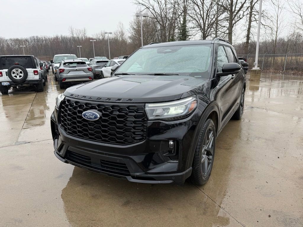 2025 Ford Explorer ST-Line